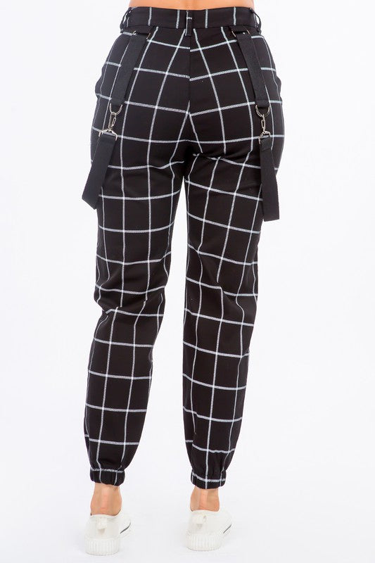 PLUS SIZE GRID PRINTED JOGGER PANTS W/SUSPENDERS-BLACK/WHITE