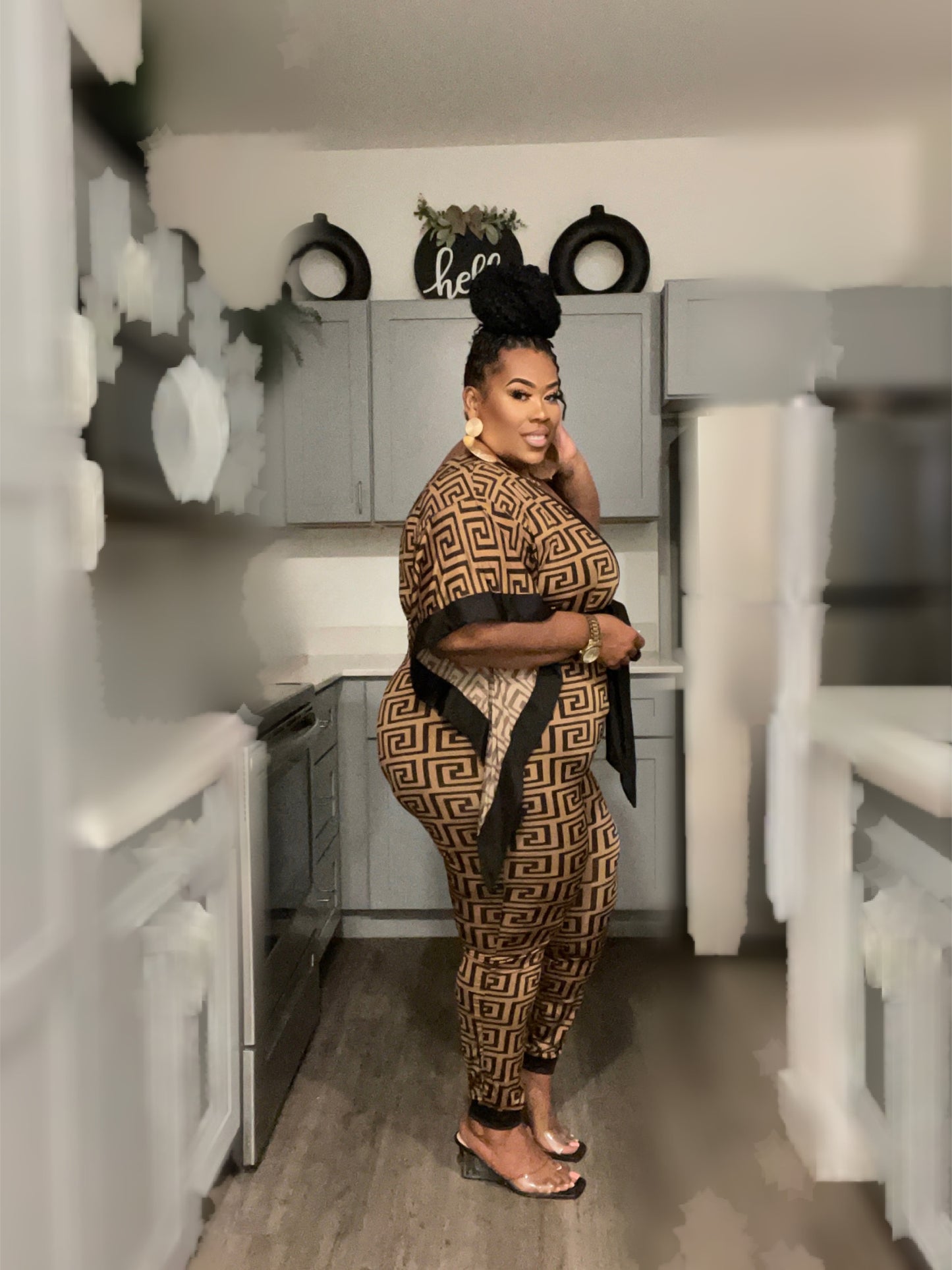 BLACK/BROWN MAZE PRINTED FLARE SLEEVE JUMPSUIT W/BELT